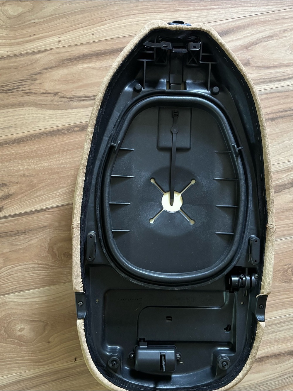 Vespa replacement seat - Picture 2 of 7